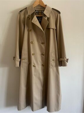Authentic Burberrys Women's Classic Khaki Trench Coat